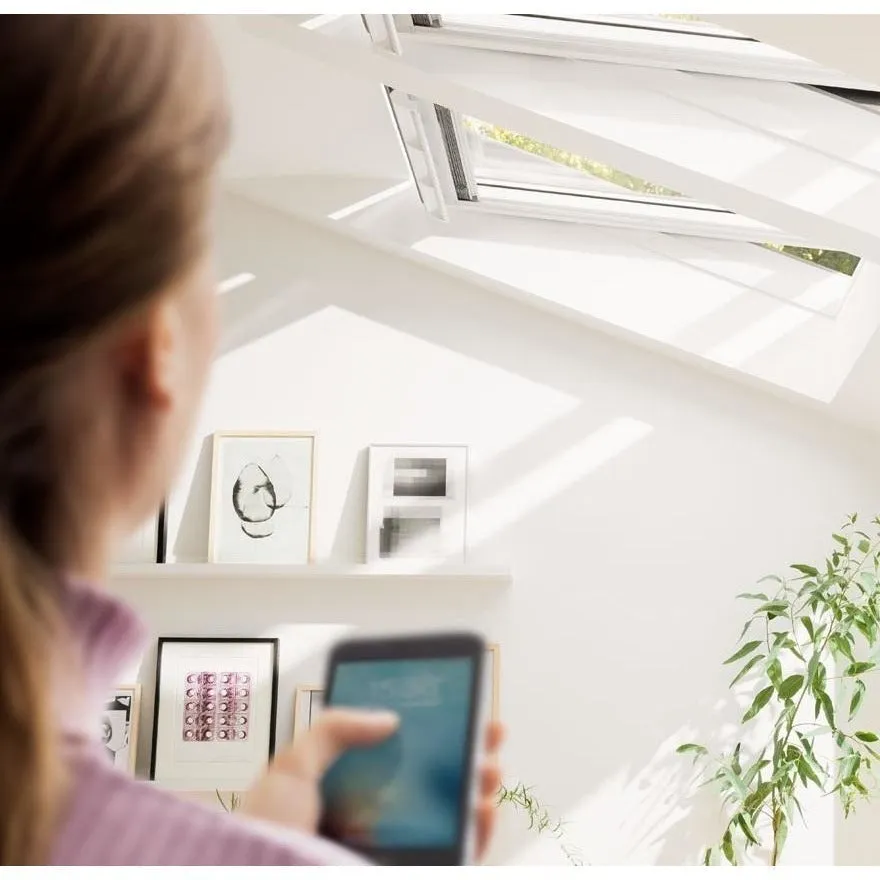 VELUX GGL PK25 206721U Triple Glazed High Energy Efficiency White Painted INTEGRA® Electric Window (94 x 55 cm)